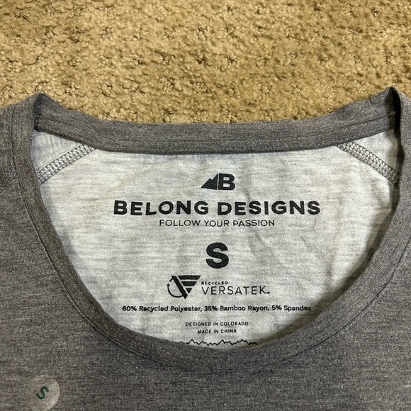 Belong Designs Women’s Small Gray/Blue Mountain Landscape Short Sleeve T-Shirt - Picture 3 of 5